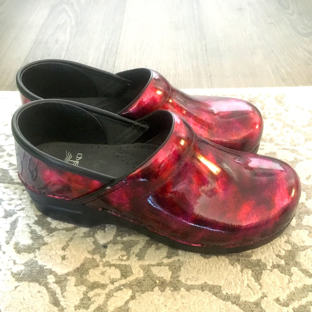 Dansko women’s shoes magenta